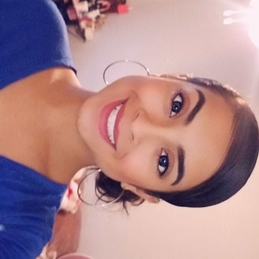 Meet your Posher, Estefanya🥰